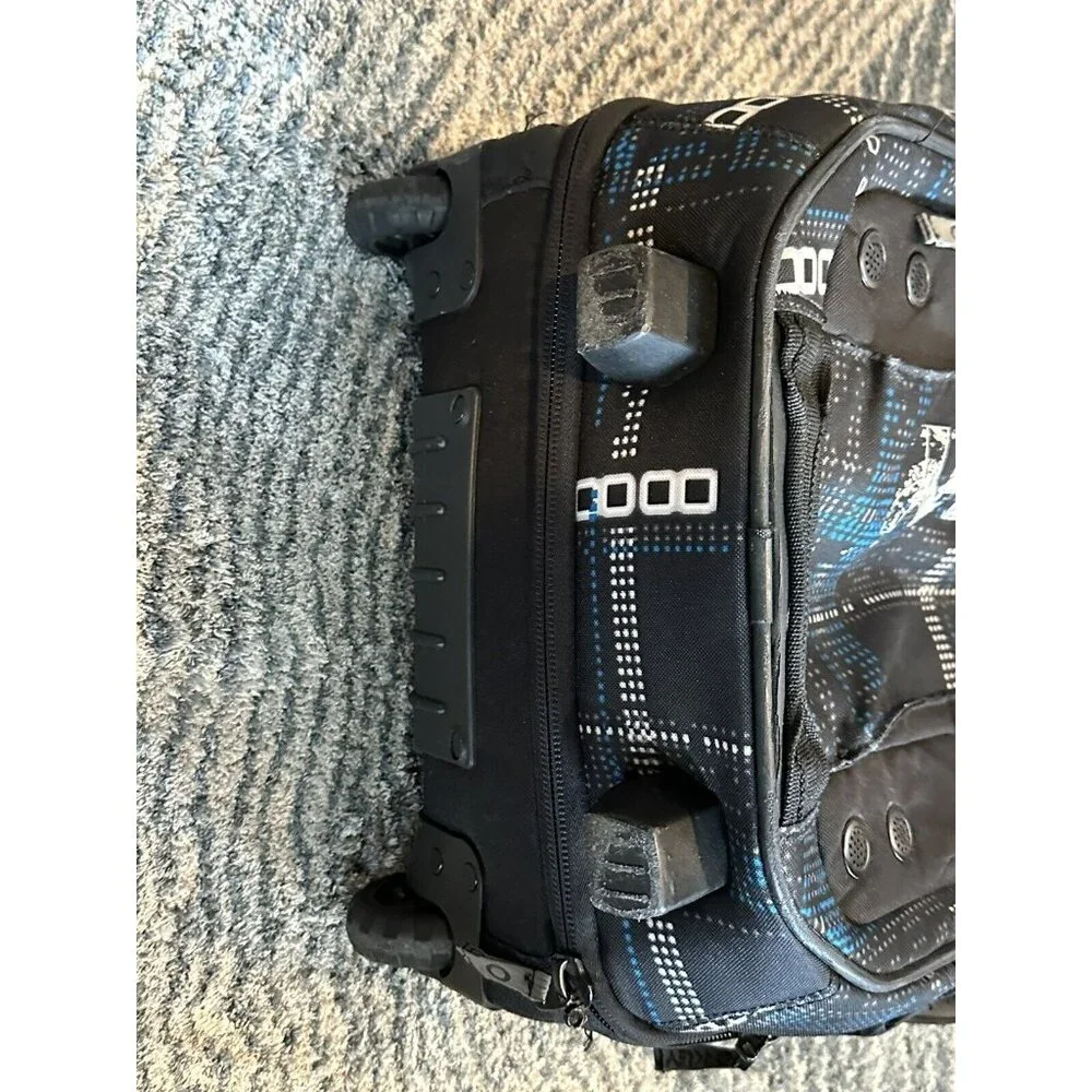 Oakley Pink Carry On Roller Travel Bag Luggage Suitcase